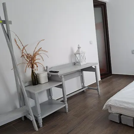 Luna Πανσιόν 3*